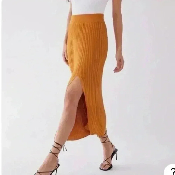 Aritzia || Wilfred Zeta Ribbed Midi Skirt with Slit Black Size XS - Picture 4 of 7